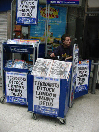 7-juli450px-headlines_london_bombing_7_july_2005_waterloo_station